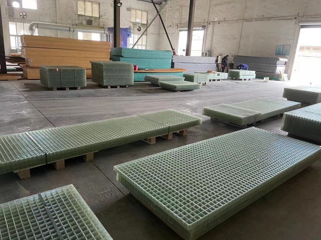 Grelha de resina pura FRP Grating Walkway ou plataforma de uso em 38 * 38 * 38mm tamanho de painel personalizado